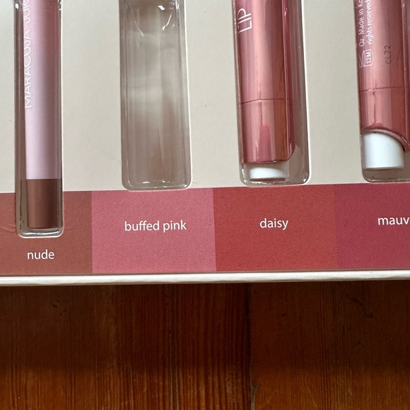 New in box Tarte lips - Picture 3 of 4